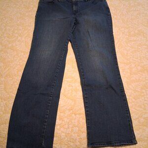 Women's Gloria Vanderbilt brand jeans, Size 18, Dark Blue wash, denim.